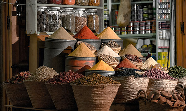 عرضه کننده انواع داروهای گیاهی، ادویه جات و عرقیات